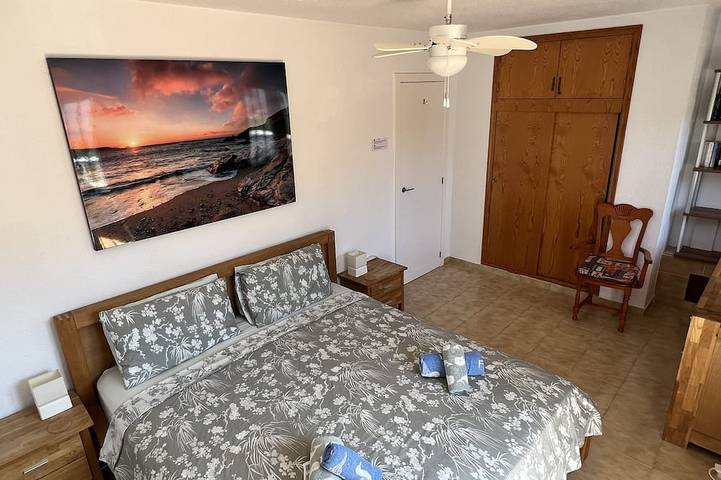 Entire House - Walk to beach, bars and restaurants! in La Zenia, Orihuela