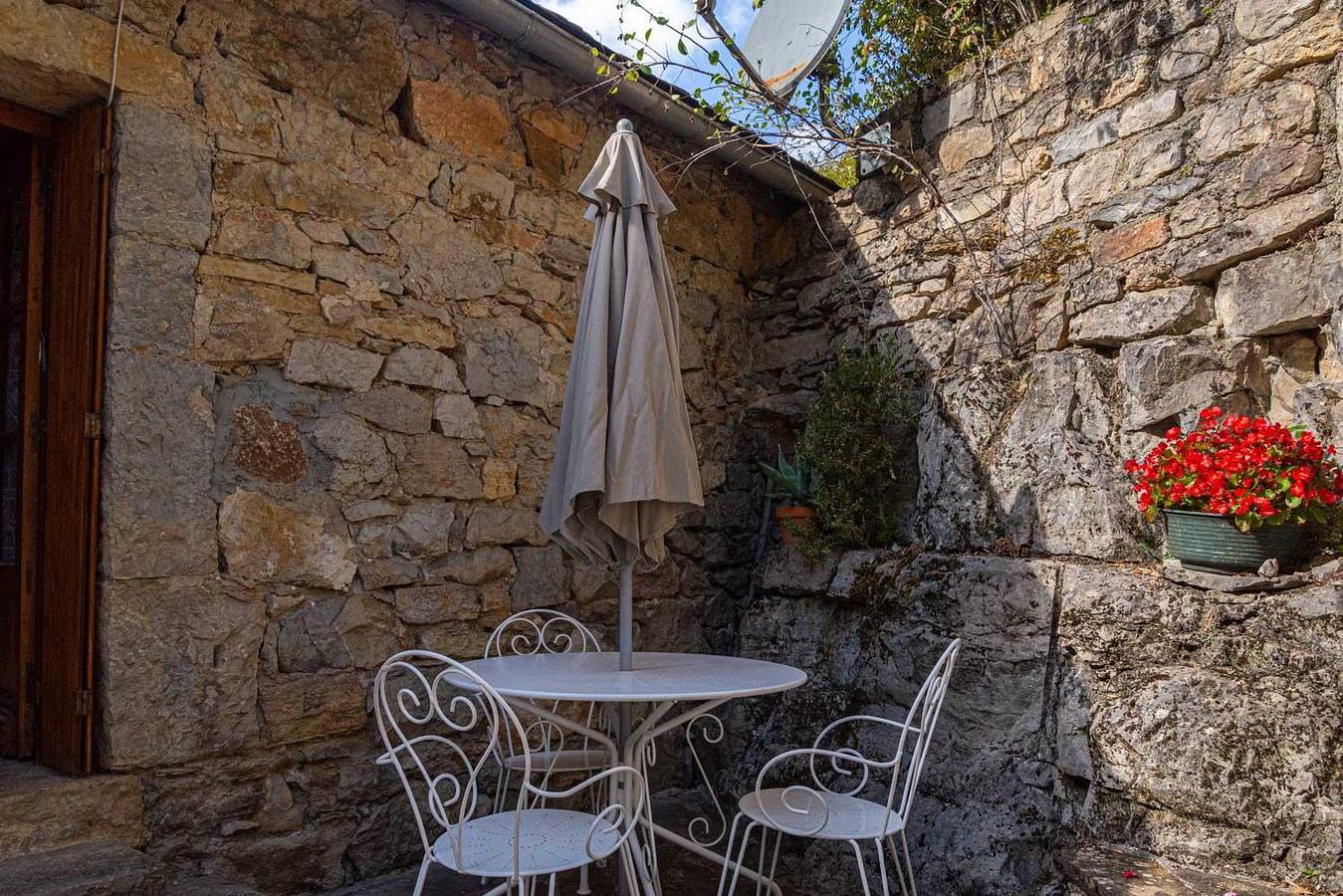 La Grange, Gîtes de France 3 personnes à la Caze in Saint-Pierre-des-Tripiers, Parc naturel régional des Grands Causses