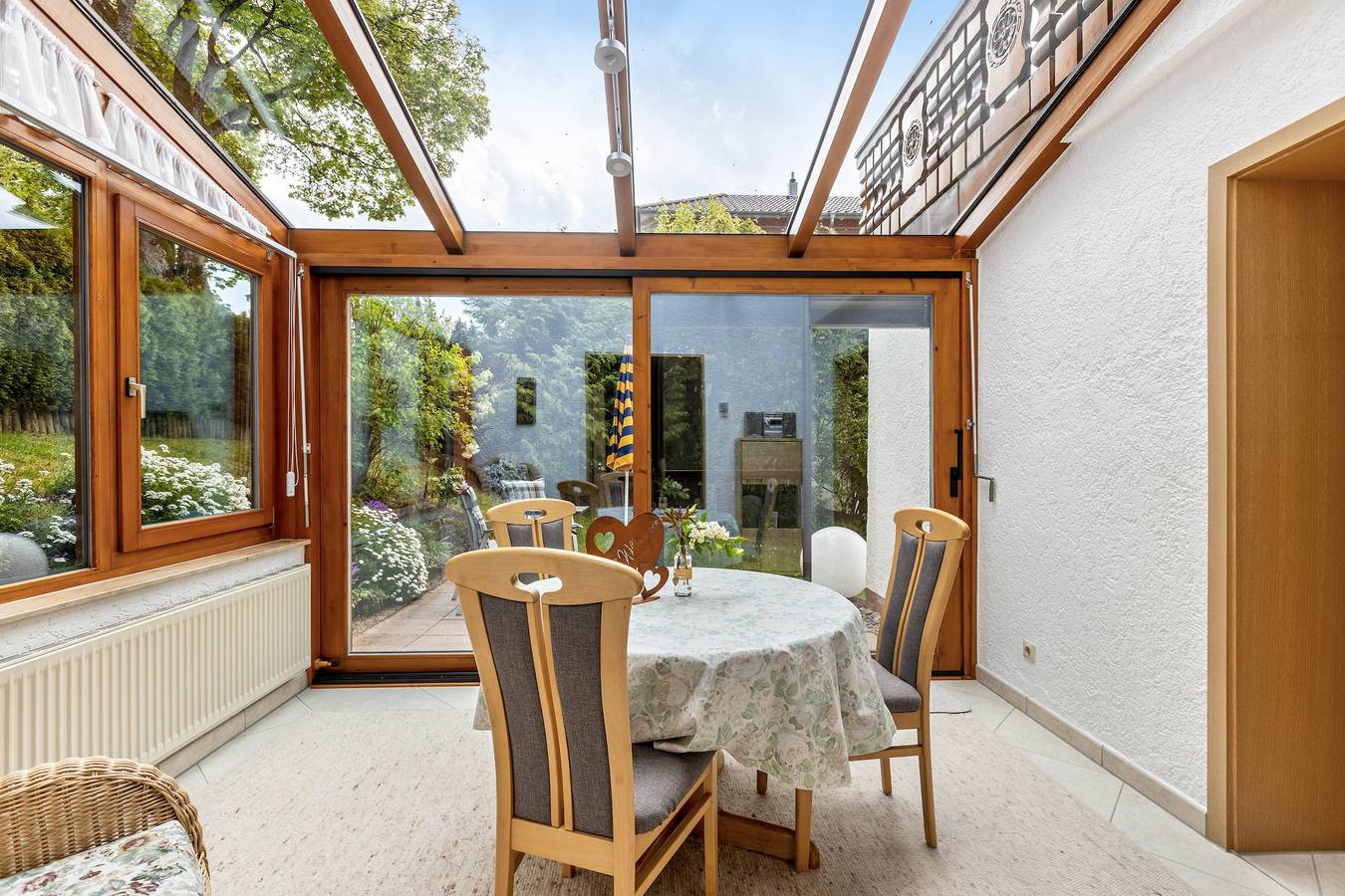 Ganze Wohnung, Ferienwohnung Wintergarten mit 3Weltencard, Wintergarten, Liegewiese & Wlan in der Nähe vom Solemar in Bad Dürrheim, Mittlerer Schwarzwald