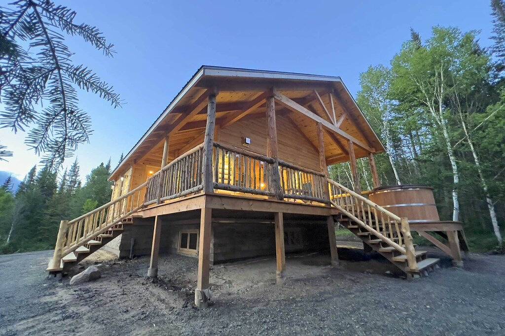Arawak - Chalet Confortable et Moderne Avec Jaccuzzi in La Malbaie, Saguenay–Lac-Saint-Jean
