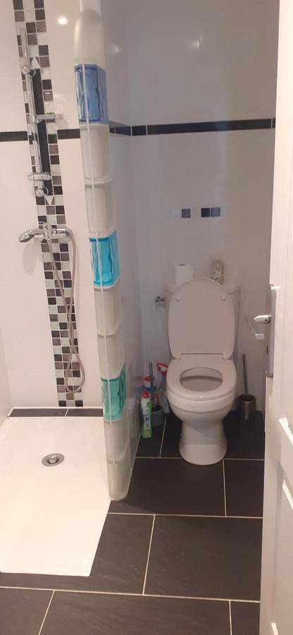 Family Room with Shower in Céret, Côte méditerranéenne (France)