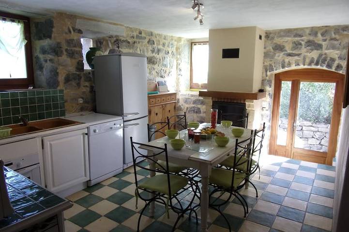 Vakantiehuis voor 6 personen, met zwembad en tuin in Joyeuse