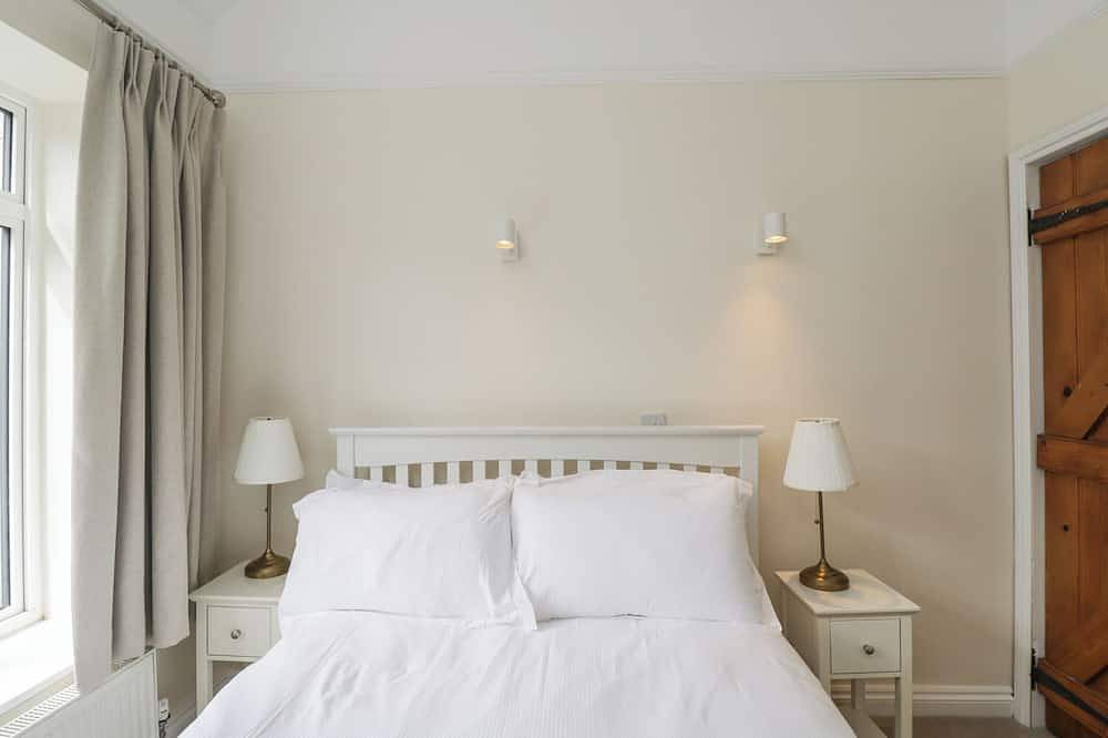 2 Church Street, pet friendly, with open fire in Chipping Norton in Chipping Norton, Oxfordshire