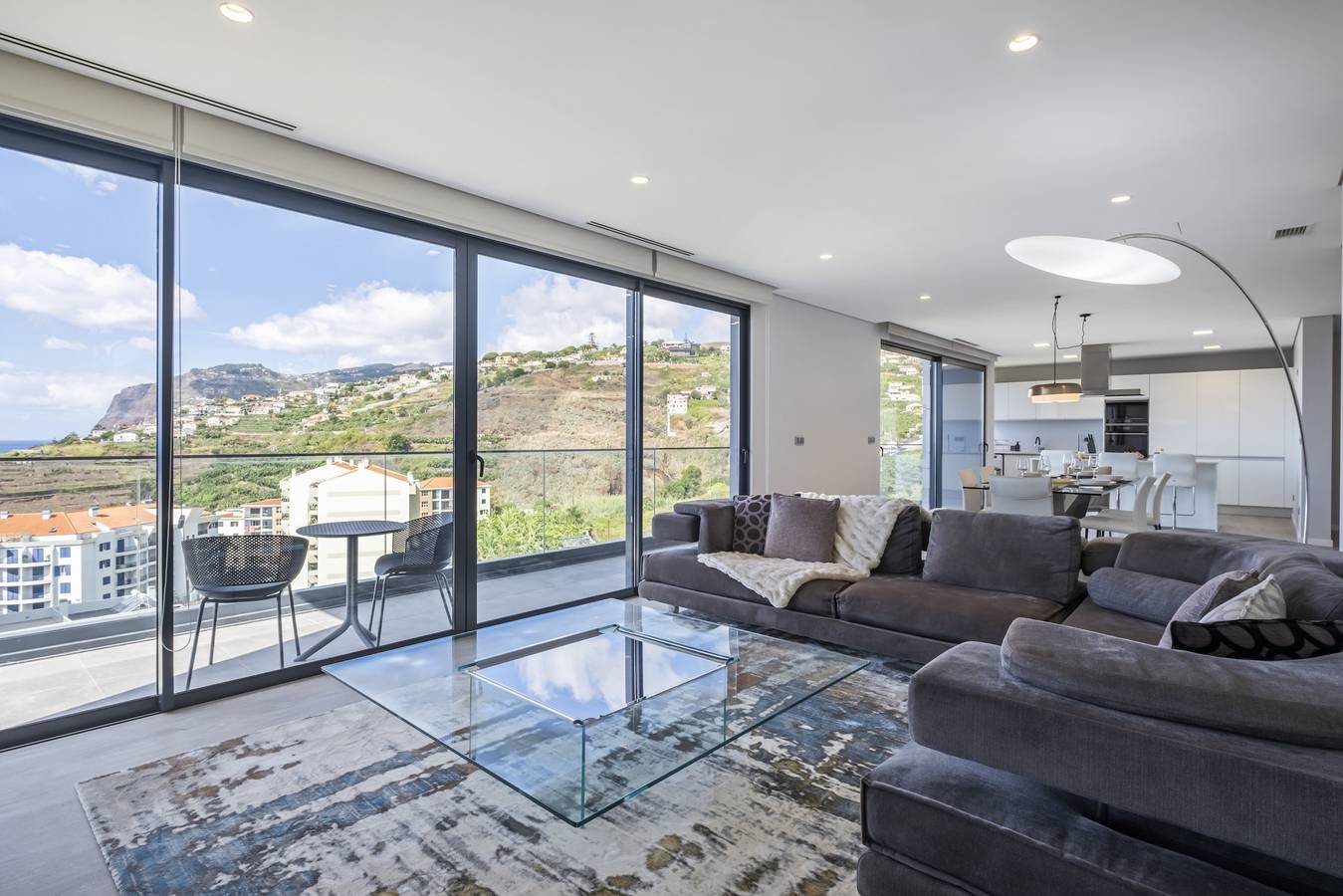 Apartamento inteiro, Tower Penthouse by Homie in São Martinho (desambiguação), Madeira