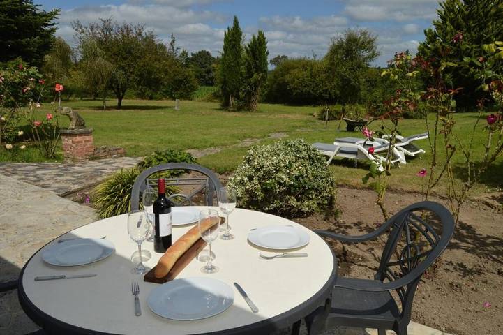 Location de vacances pour 7 personnes, avec jardin, adapté aux familles à Saint-Aubin-des-Châteaux