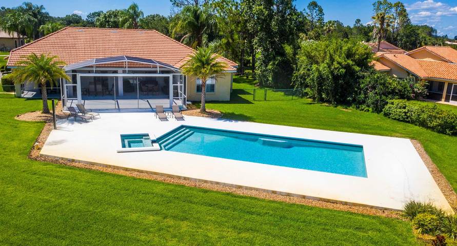 Vacation rental for 8 people, with lake view and yard as well as terrace, with pets in Lake County