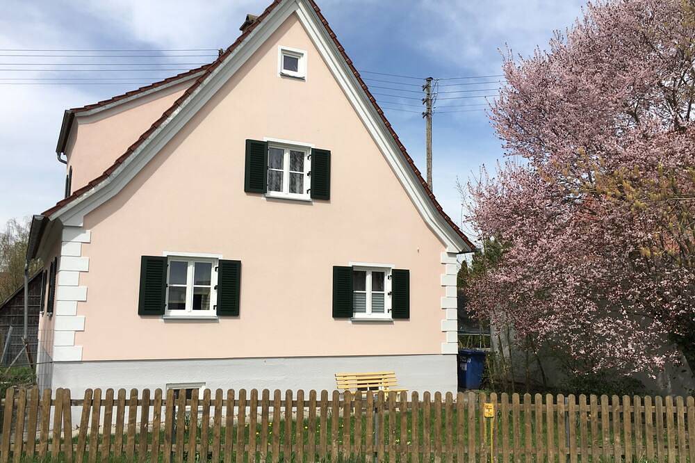 Ganze Wohnung, 45qm-große Ferienwohnung in ruhiger und dennoch zentraler Lage von Donauwörth in Donauwörth, Bayerisch Schwaben