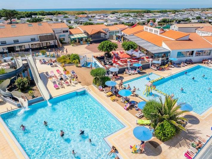 Camping pour 5 personnes, avec piscine et bassin pour enfant, animaux acceptés