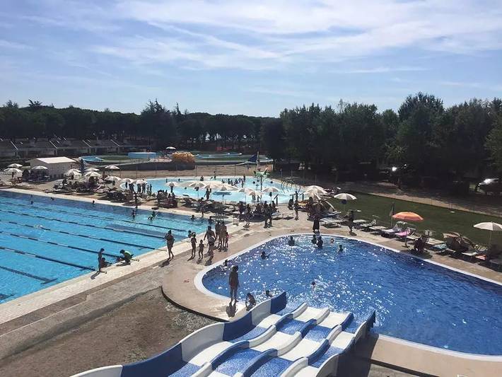 Camping für 4 Personen, mit Terrasse und Pool in Friaul-Julisch Venetien - 2