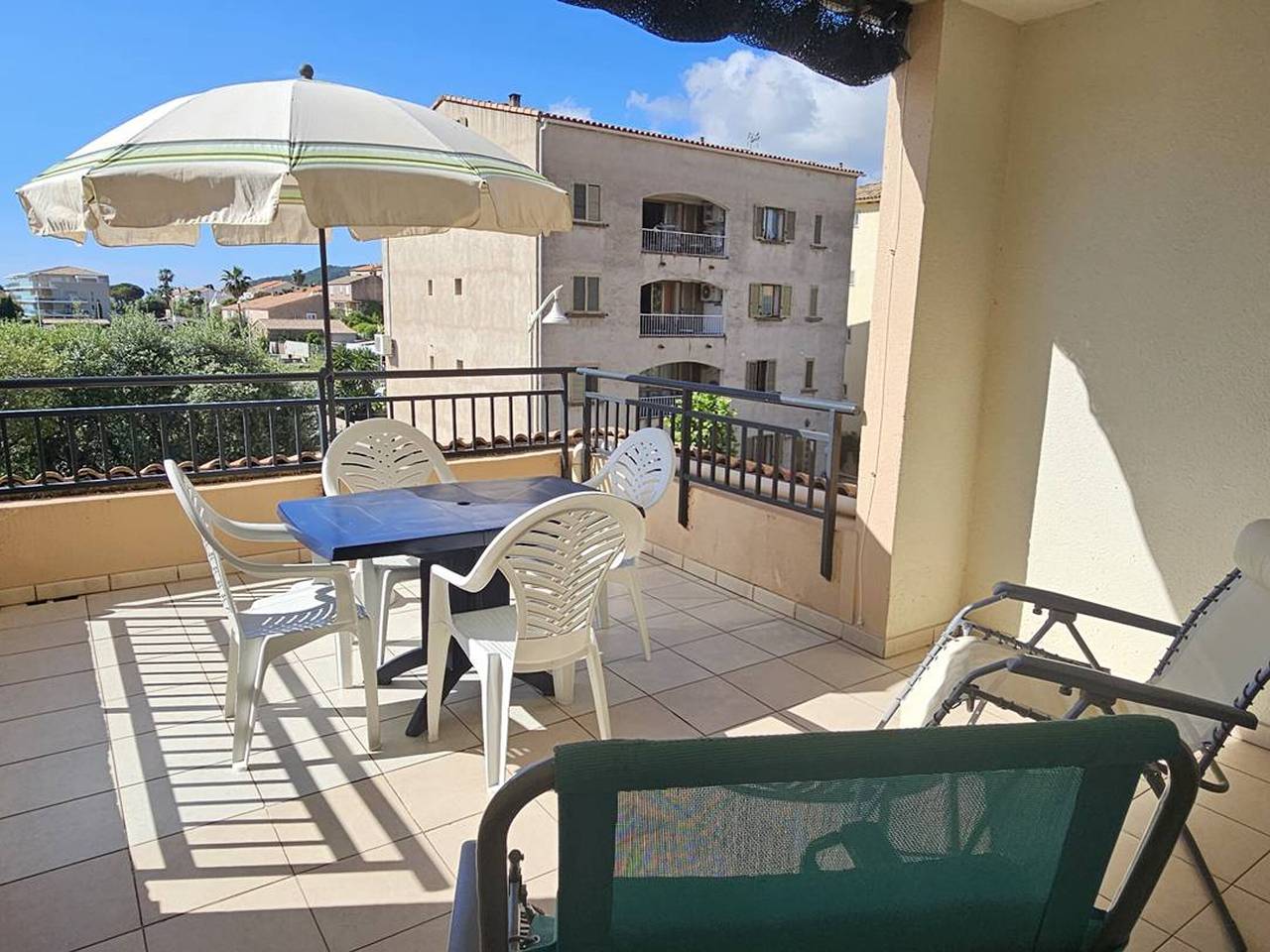 Entire apartment, Comfortable Studio with Air Conditioning, Residential Pool in Sari-Solenzara, Arrondissement de Sartène