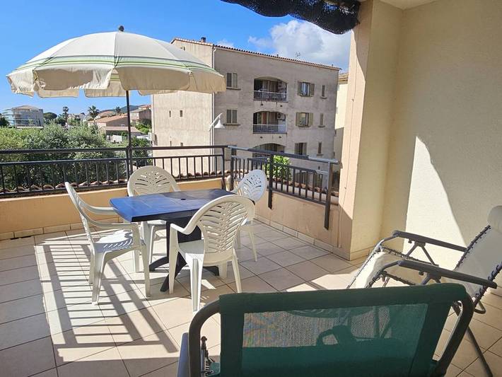 Appartement entier, Studio Confortable à Climatiseur, Piscine Résidentielle in Sari-Solenzara, Arrondissement de Sartène
