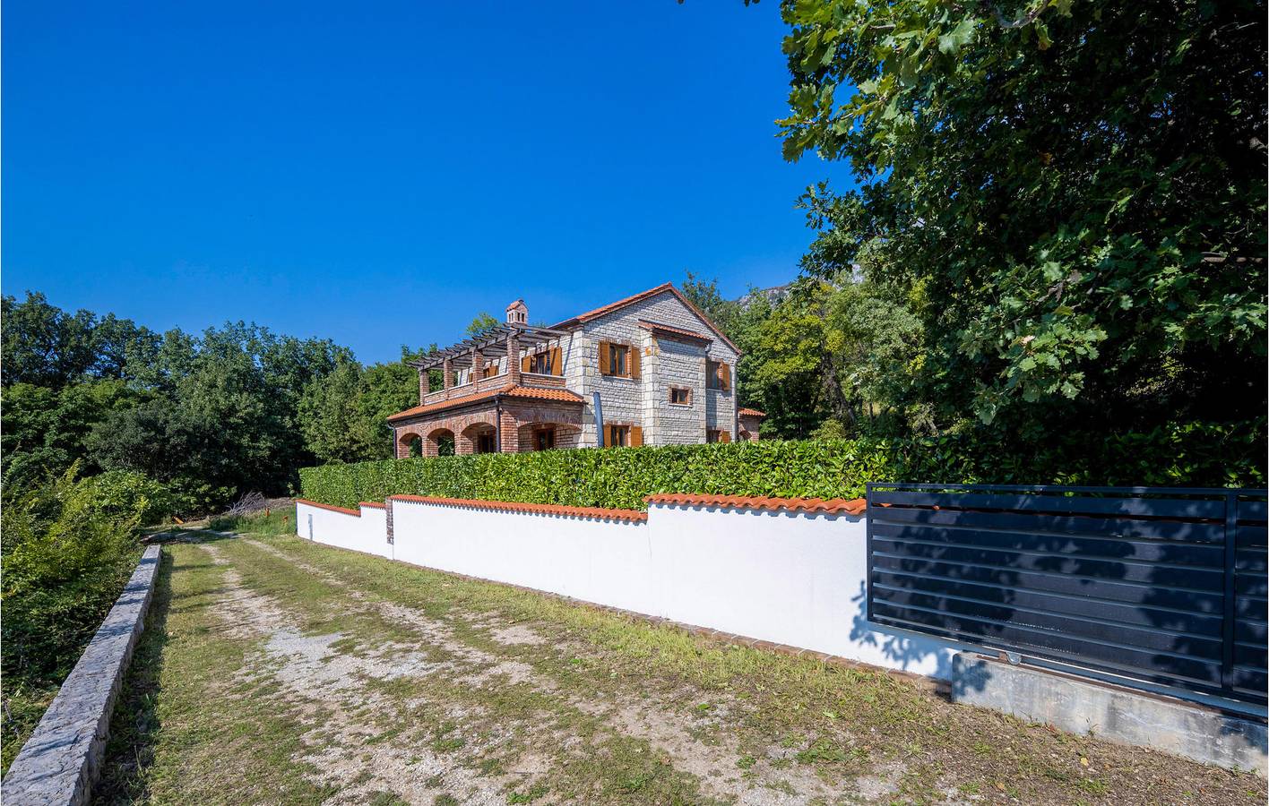 Reizendes Apartment mit einem Schlafzimmer, Pool und Terrasse in der Nähe des Stadtzentrums von Grizane in Grizane, Primorje-Gorski Kotar