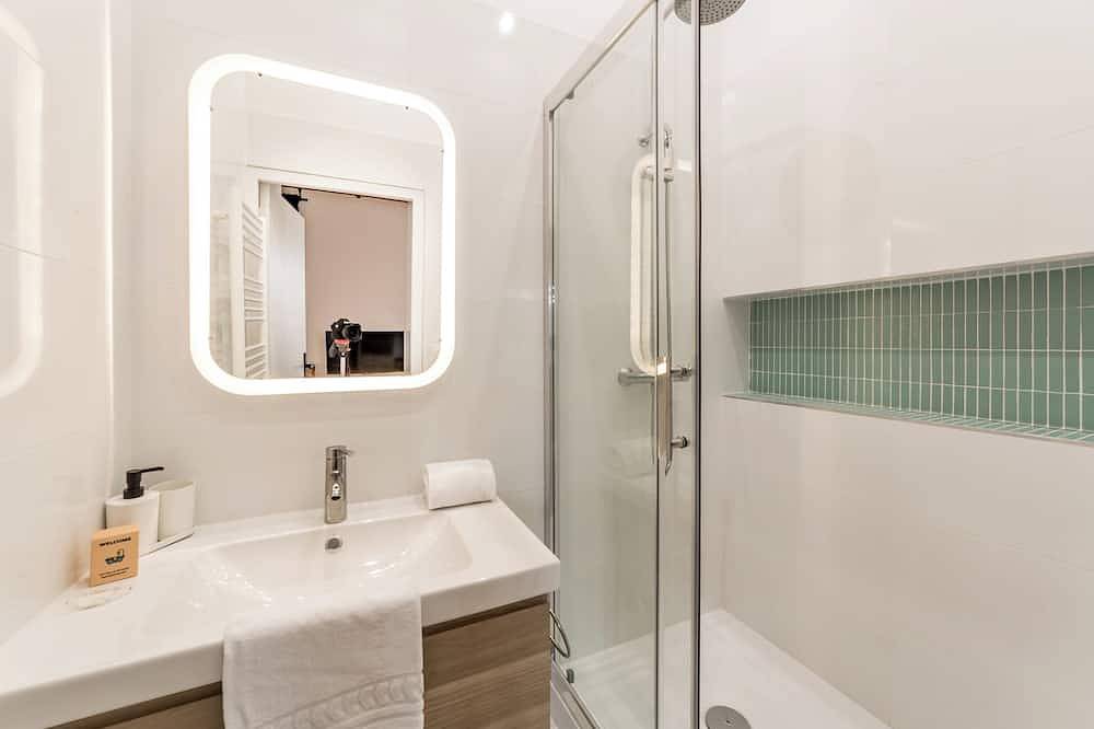 Entire apartment, Large T2 with balcony near Cité Internationale in Caluire-et-Cuire, Rhône