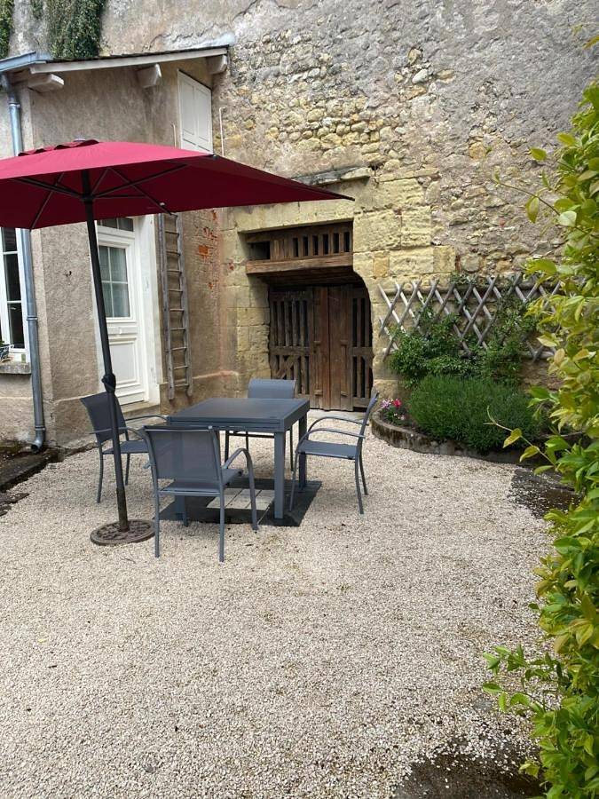 Location de vacances pour 4 personnes, avec vue et jardin, animaux acceptés à Nazelles-Négron - 2