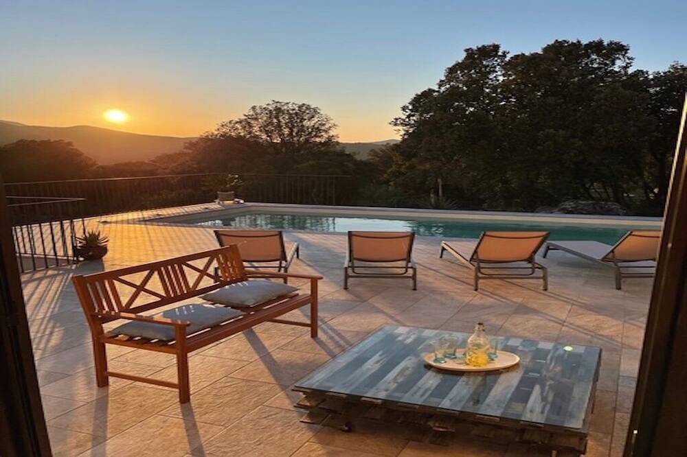 Maison récente avec piscine privée à la campagne. in Urtaca, Calvi und Umgebung