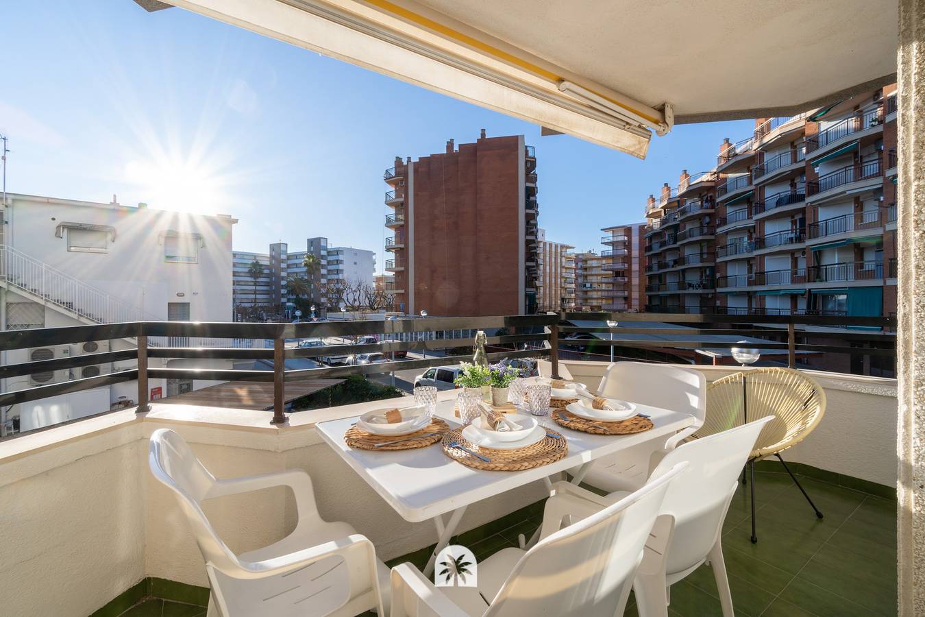 Entire apartment, Holiday apartment for 6 people with terrace in La Pineda, Platja de la Pineda