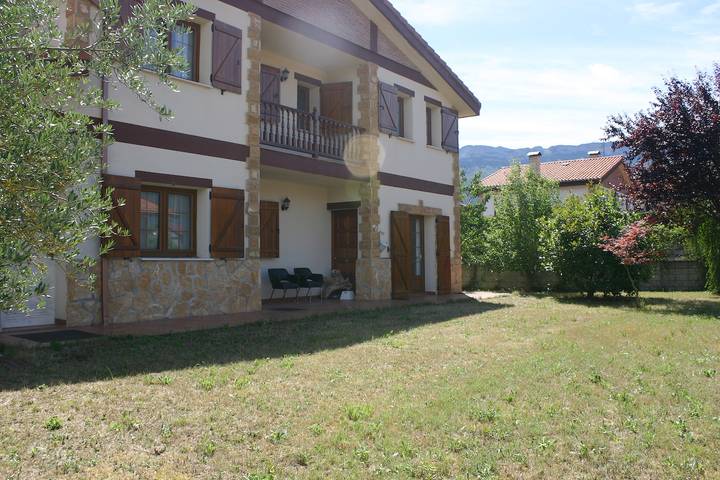 Casa rural para 8 personas, con terraza además de vistas y jardín en Las Merindades - 2