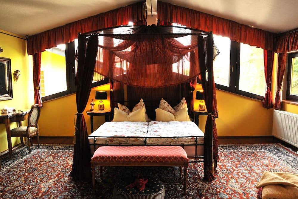 Ganze Wohnung, Penthouse-Suite Mountain View mit  Holzhütte/Sauna/Netflix in Altmünster, Bezirk Gmunden