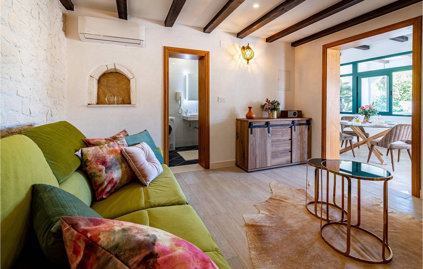 Encantador apartamento de 2 quartos com piscina, perto da praia e do centro da cidade de Vrsine in Marina, Condado de Split-Dalmácia