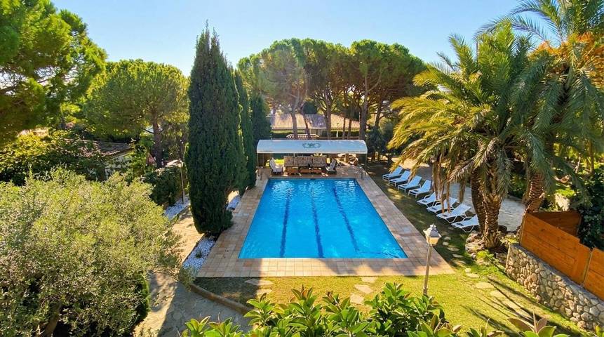 Chalet para 18 personas, con Terraza además de Jardín y Piscina en Provincia de Tarragona