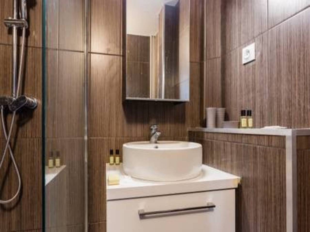 Entire apartment, Quiet studio - 4P - Saint-Lambert/Tour Eiffel in Paris, Ile de France