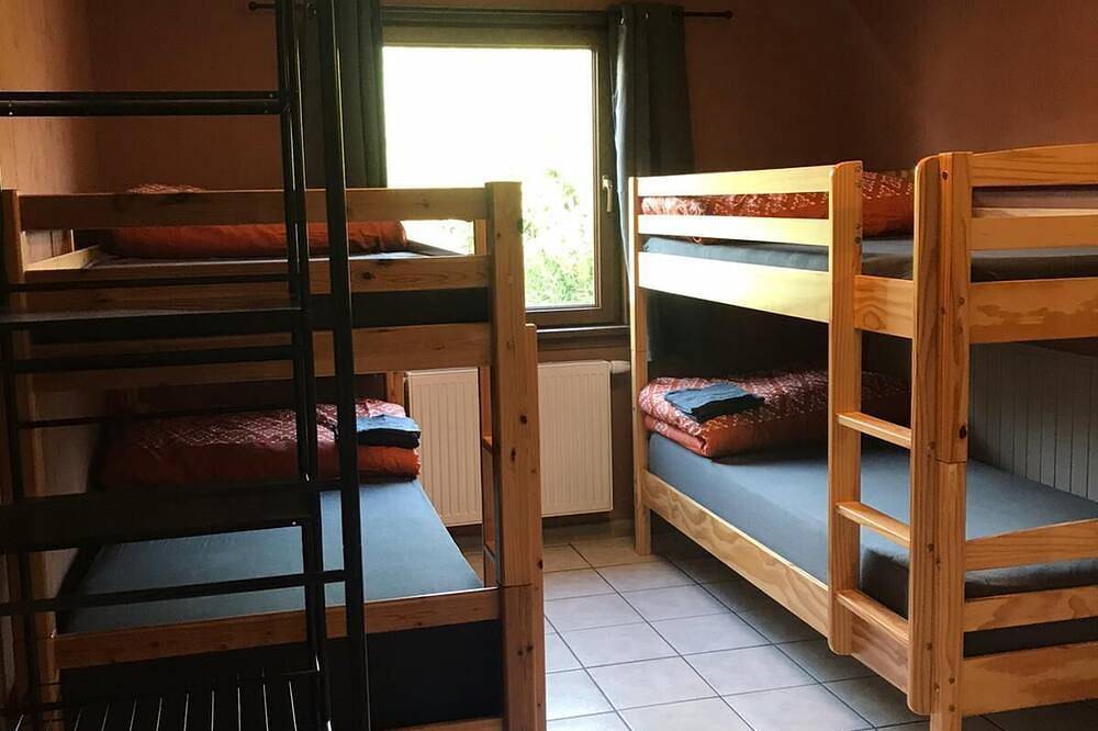 Charming chalet vacation home in the immediate vicinity of the grotto of Han sur Lesse! in Han-sur-Lesse, Rochefort (Wallonie)
