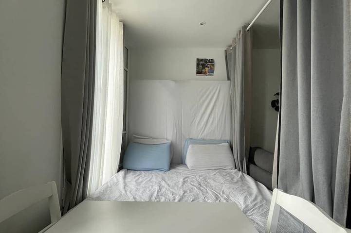 Appartement entier, Appartement propre en face d’un tram in Courbevoie, Hauts-de-Seine