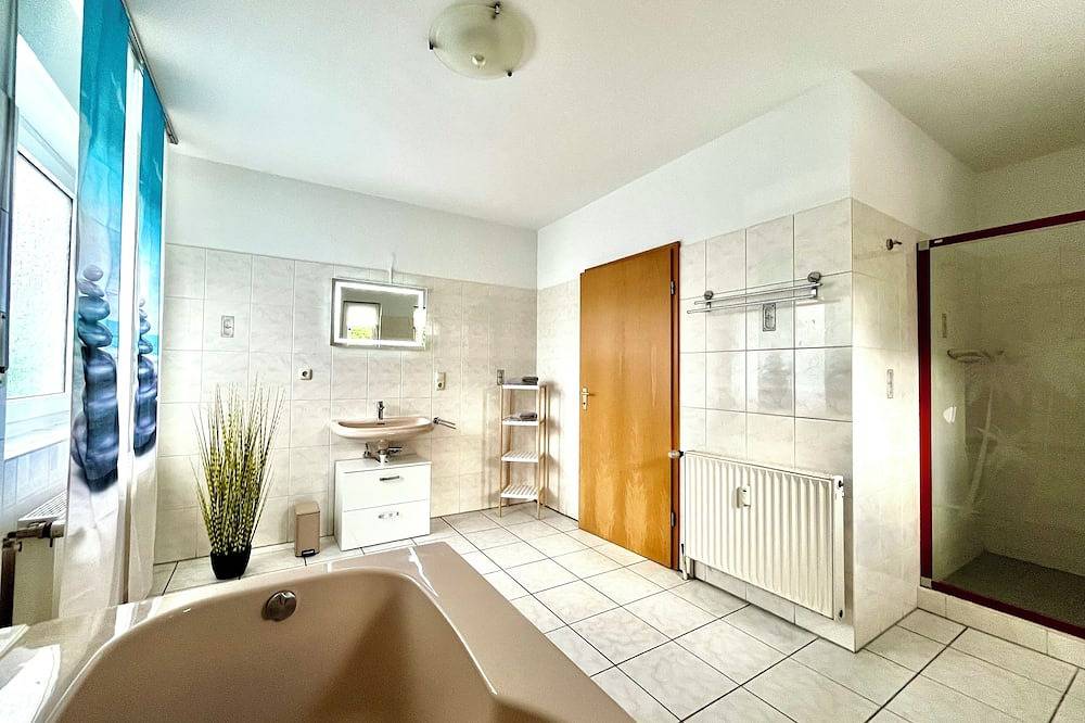 Ganze Wohnung, Fewo Bonni - Zentrumsnahe helle 100qm Wohnung mit Terasse in Celle, Aller-Leine-Tal