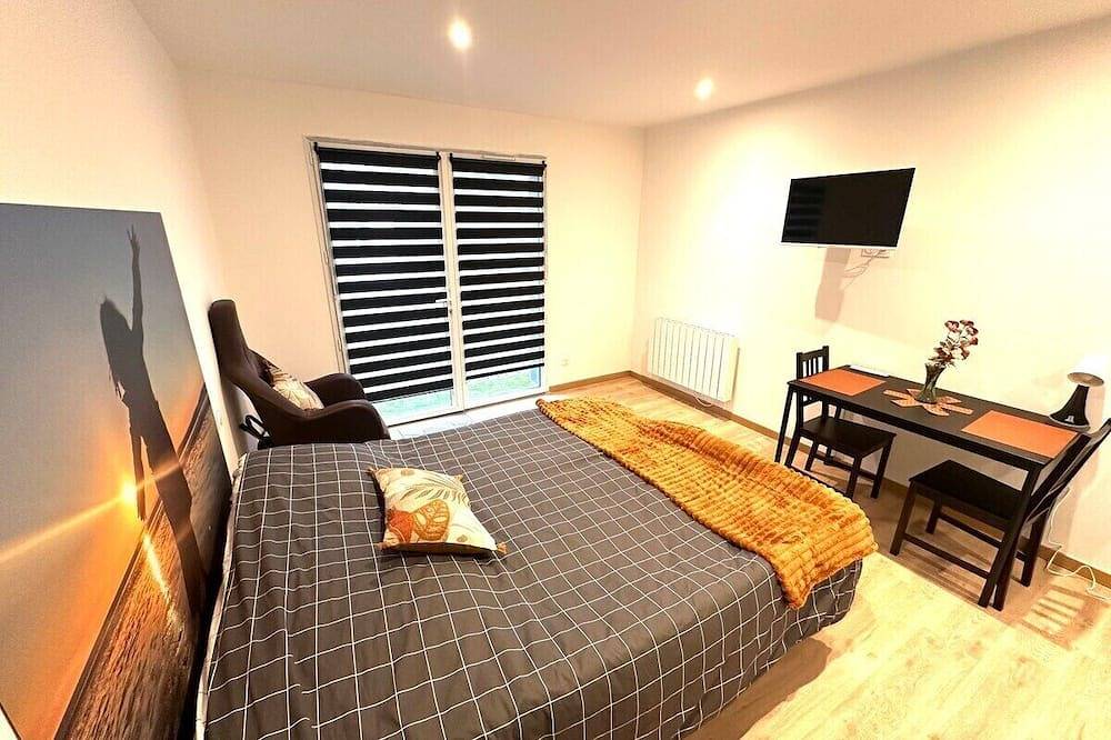 Entire apartment, Ancrage New Studio Garden Floor in Plouédern, Brest region