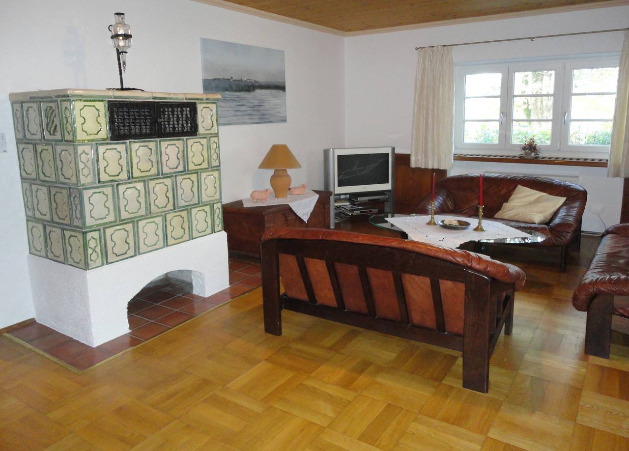 Ganze Ferienwohnung, Haus Wagner - Priv. Verm. Ges. Prien - Ferienwohnung im Haus Wagner mit sep. Schlafzimmer, 64 qm, Terrasse in Prien, Prien am Chiemsee