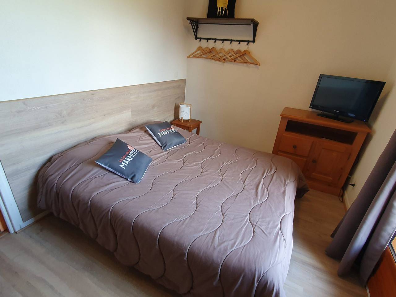 Chalet Adosado 3 Piezas, 7 Pers, Terraza, Parking Gratis, Animales Permitidos in La Joue du Loup, Dévoluy (comuna)