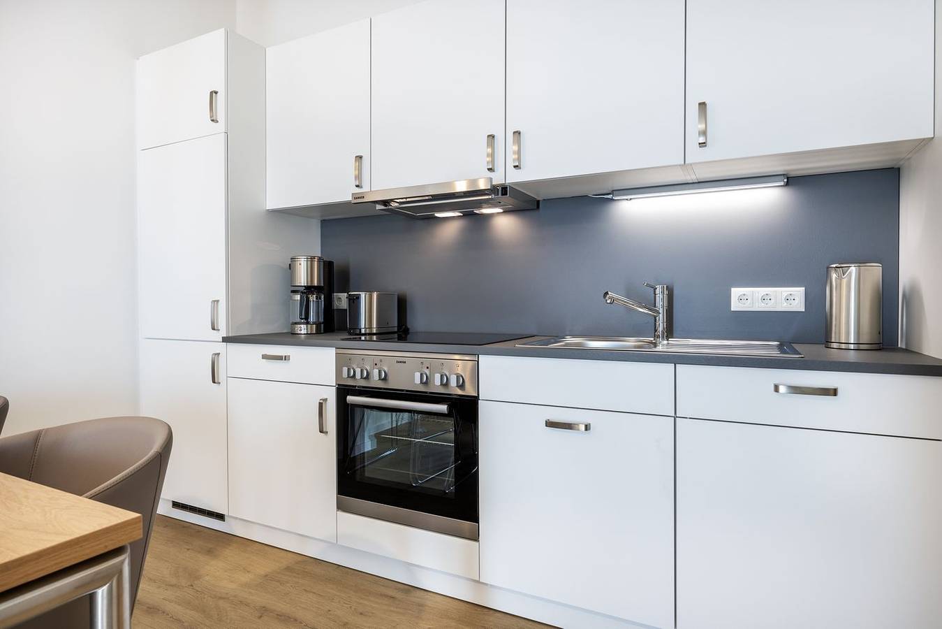Ganze Wohnung, Modernes Apartment mit Balkon und Saunanutzung in erstklassiger Hafenlage in Wismar, Nordwestmecklenburg (Wismar und Umgebung)
