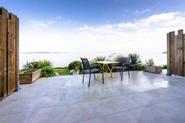 Location de vacances pour 2 personnes, avec vue et terrasse, animaux acceptés à Istres - 2