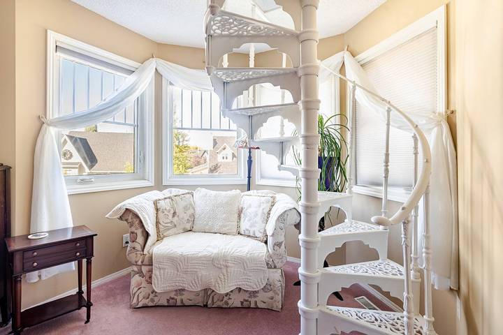 Holiday rental for 8 people, with hot tub and garden, with pets in Alberta