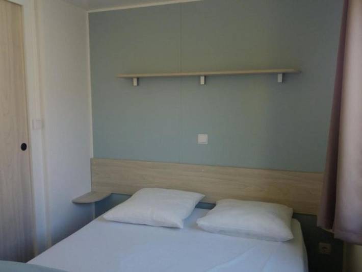 Location de vacances pour 4 personnes, avec piscine et terrasse à Chazelles-sur-Lyon - 4