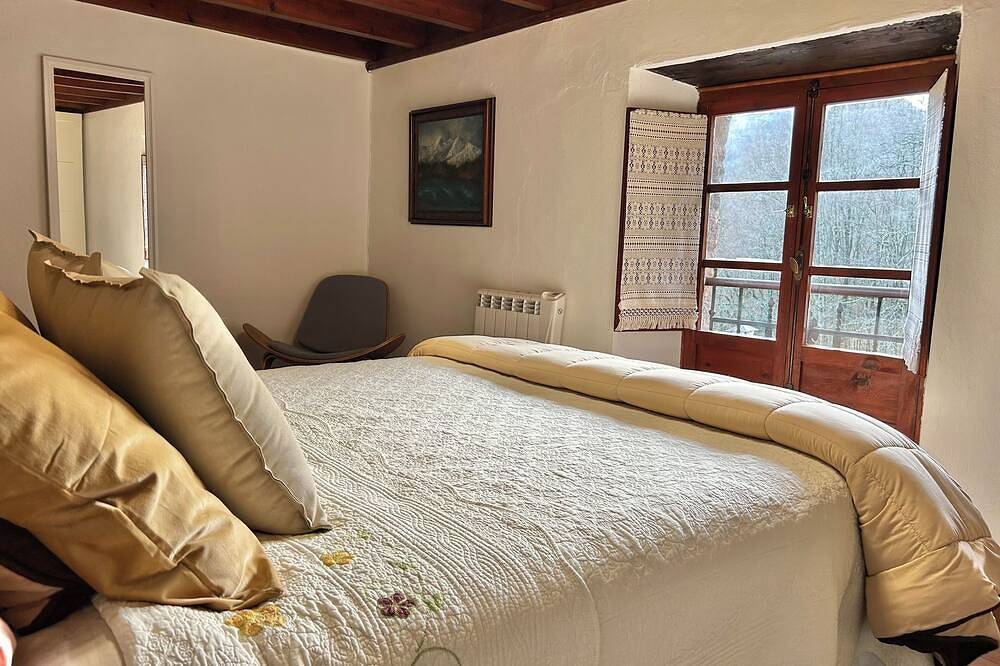 Breathe tranquility and nature 3' away from Cangas de Onís. in Parres, Provincia de Asturias