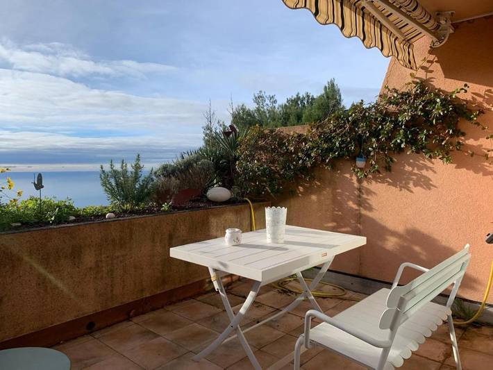 Gîte pour 2 personnes, avec piscine ainsi que vue et terrasse à La Turbie - 3