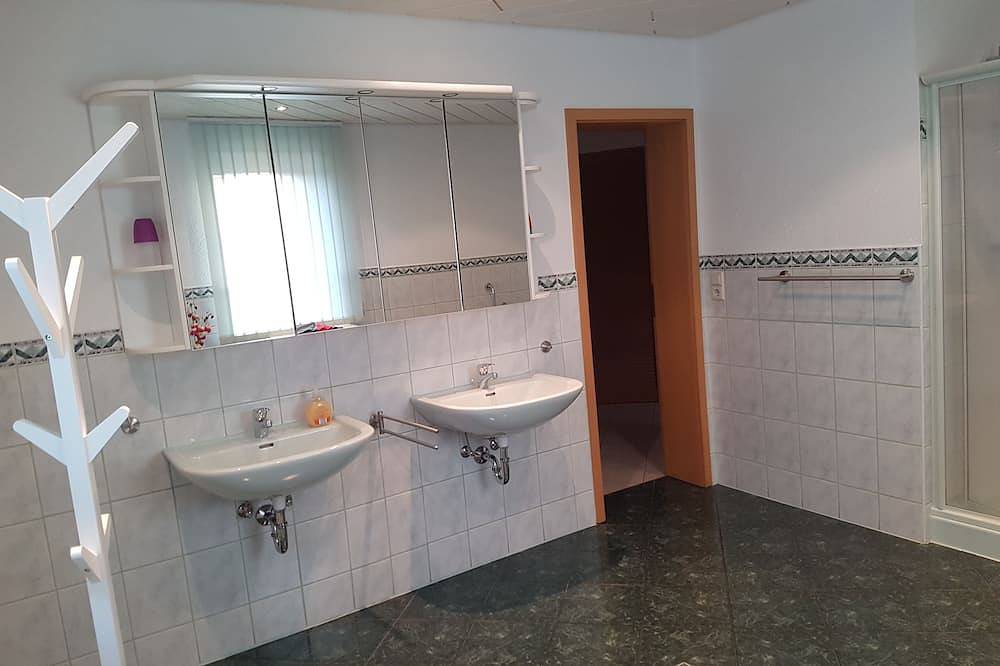 Ganze Wohnung, Gemütliche Ferienwohnung im schönen Erzgebirge - Wohnung Sommer in Eibenstock, Erzgebirge