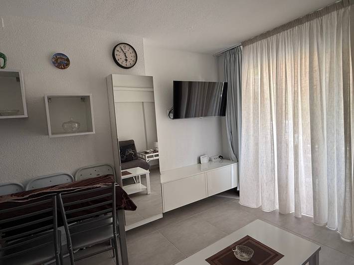 Apartamento entero, Apartamento cerca de la playa con vistas al océano y acceso a pocos pasos in Playa Puerto Colón, Adeje