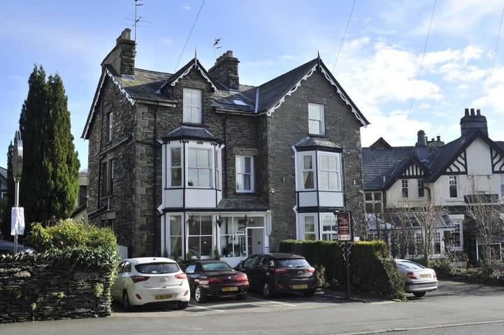 Bed and breakfast for 2 people, with Hot tub and Garden as well as Pool and Sauna in Bowness-on-Windermere