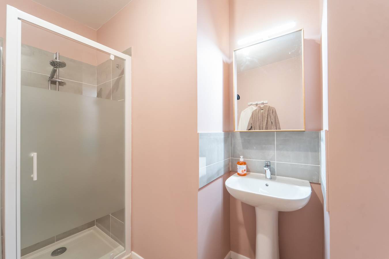Entire apartment, Moulin à Vent A03 - Studio avec terrasse in Bondy, Seine-Saint-Denis