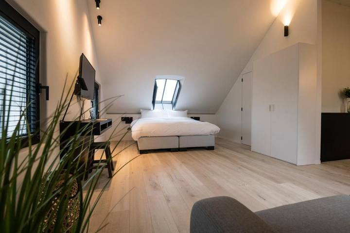 Chambre d’hôte pour 26 personnes, avec jacuzzi ainsi que jardin et sauna dans Paridae