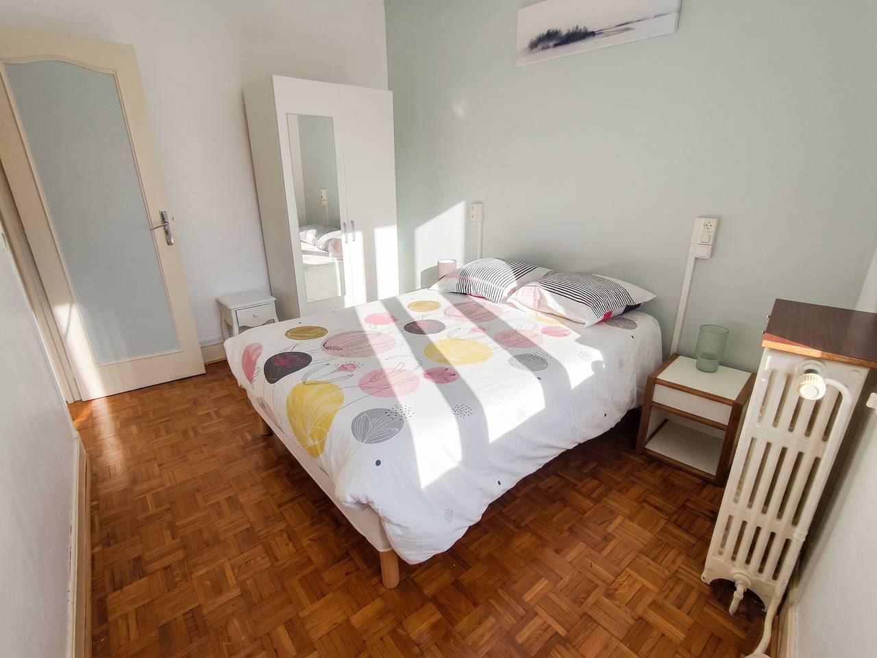 Entire apartment, Cozy apartment in Néris-les-Bains - 57 m² with terrace in Néris-les-Bains, Montluçon region