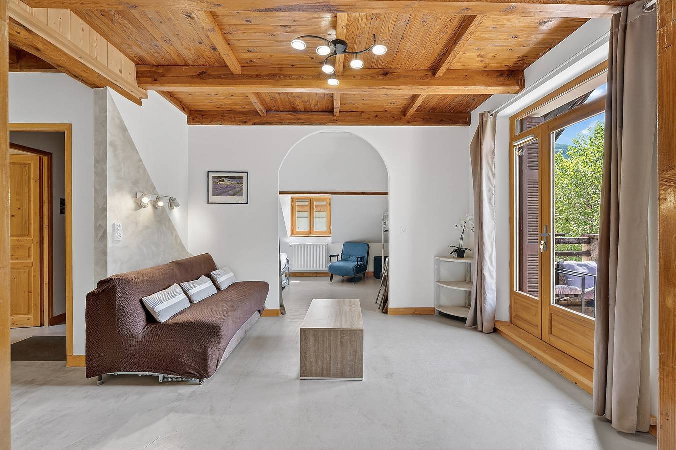Ganze Wohnung, Apartment 'Gite Noryema Chaleureux T1, 40m²' mit Bergblick, privater Terrasse & Wlan in Entraunes, Nizza und Umgebung