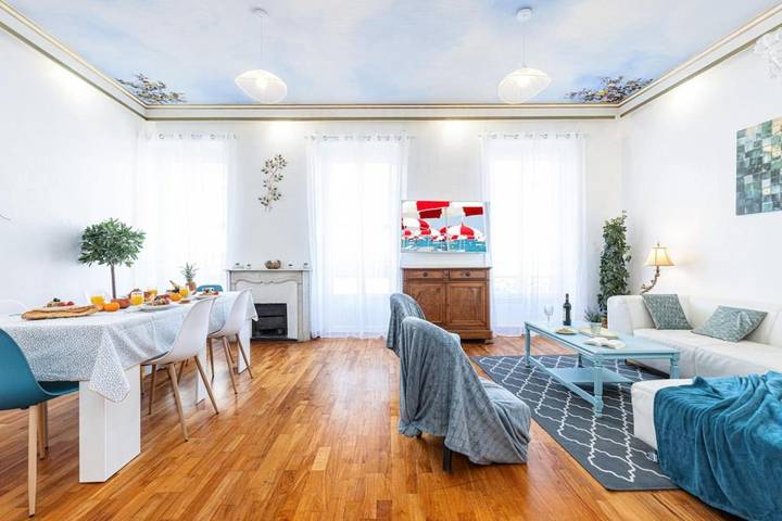 Gîte pour 6 personnes, avec balcon dans Bowling Acropolis Nice