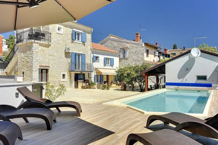Ferienwohnung für 2 Personen, mit Garten und Pool in Pula - 2