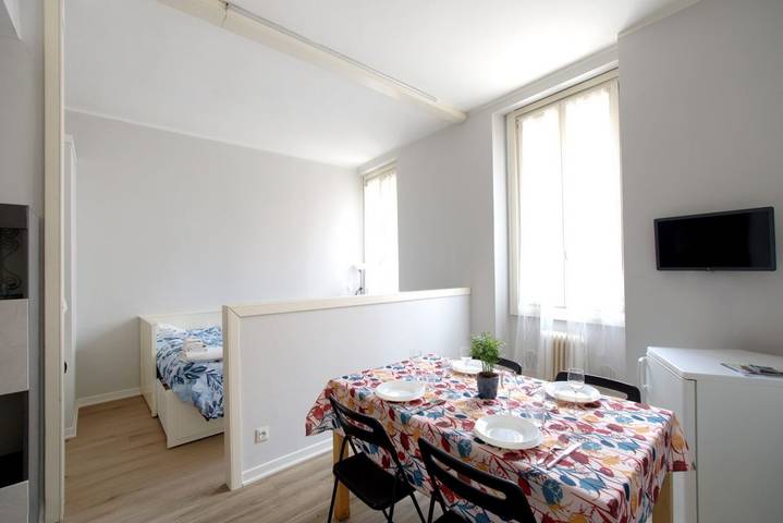 Entire apartment, Guesthost - Comfy Studio-Flat near Verona Center in Centro Storico di Verona, Verona