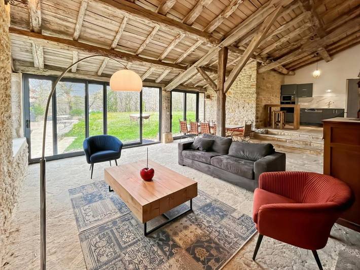 Location de vacances pour 8 personnes, avec Jacuzzi et Terrasse ainsi que Jardin et Piscine à Bélaye