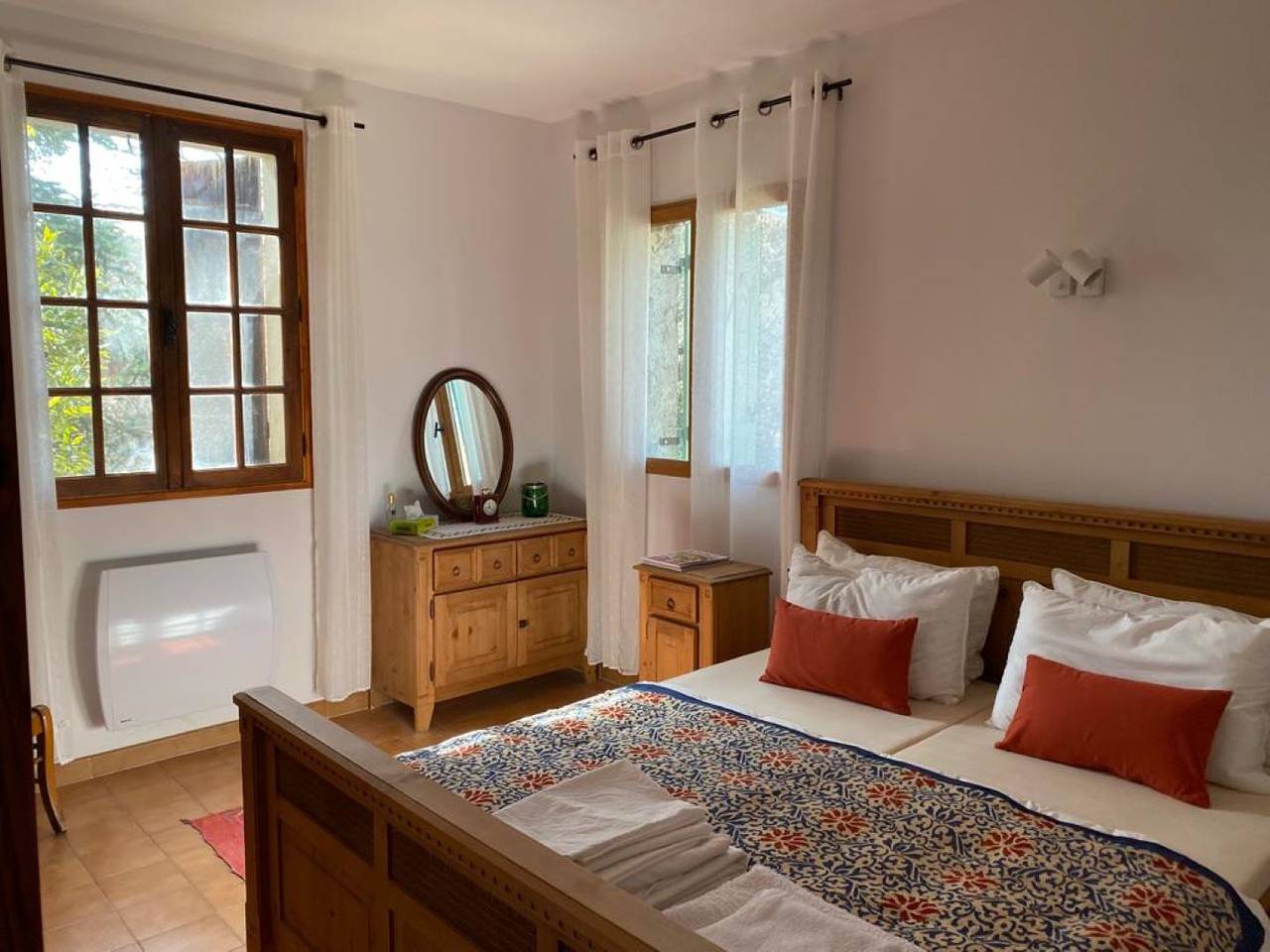 Maison des Iris in Rustrel, Parc naturel régional du Luberon