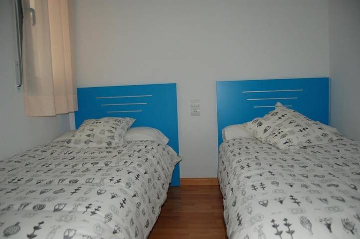 Gîte pour 6 personnes, avec terrasse ainsi que piscine et jardin à Santa Barbara